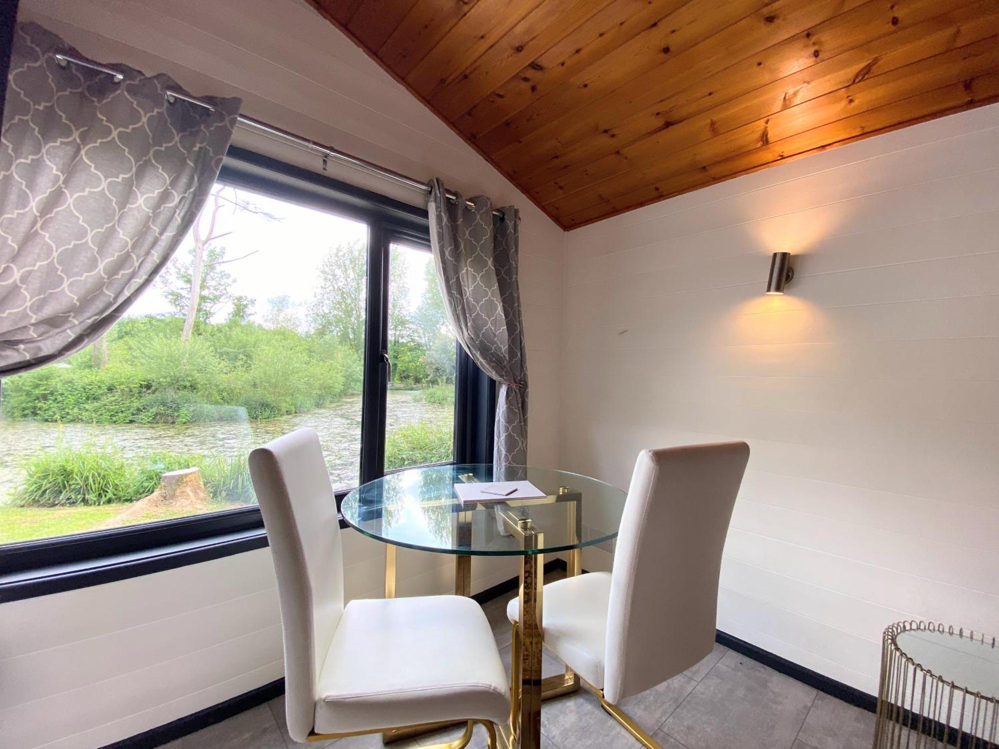 Magpie 2 Hot Tub Huntersmoon-Warminster-Longleat-Wiltshire Villa Exterior foto